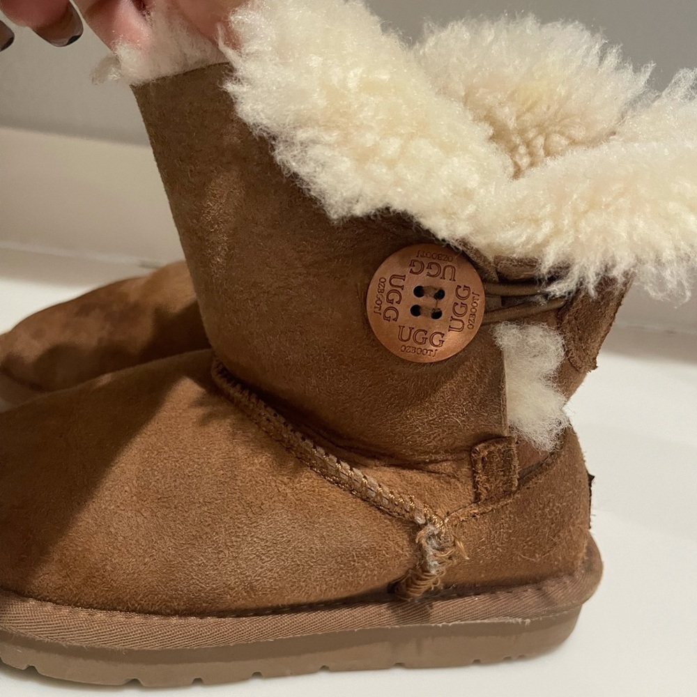 Toddler ugh boots size 9/10